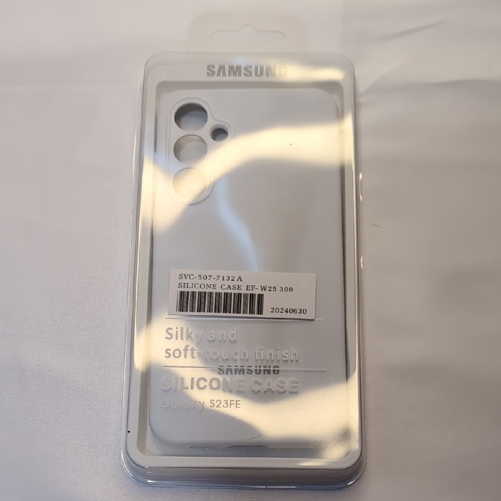 Samsung Galaxy S23FE Silicone Case - Soft White